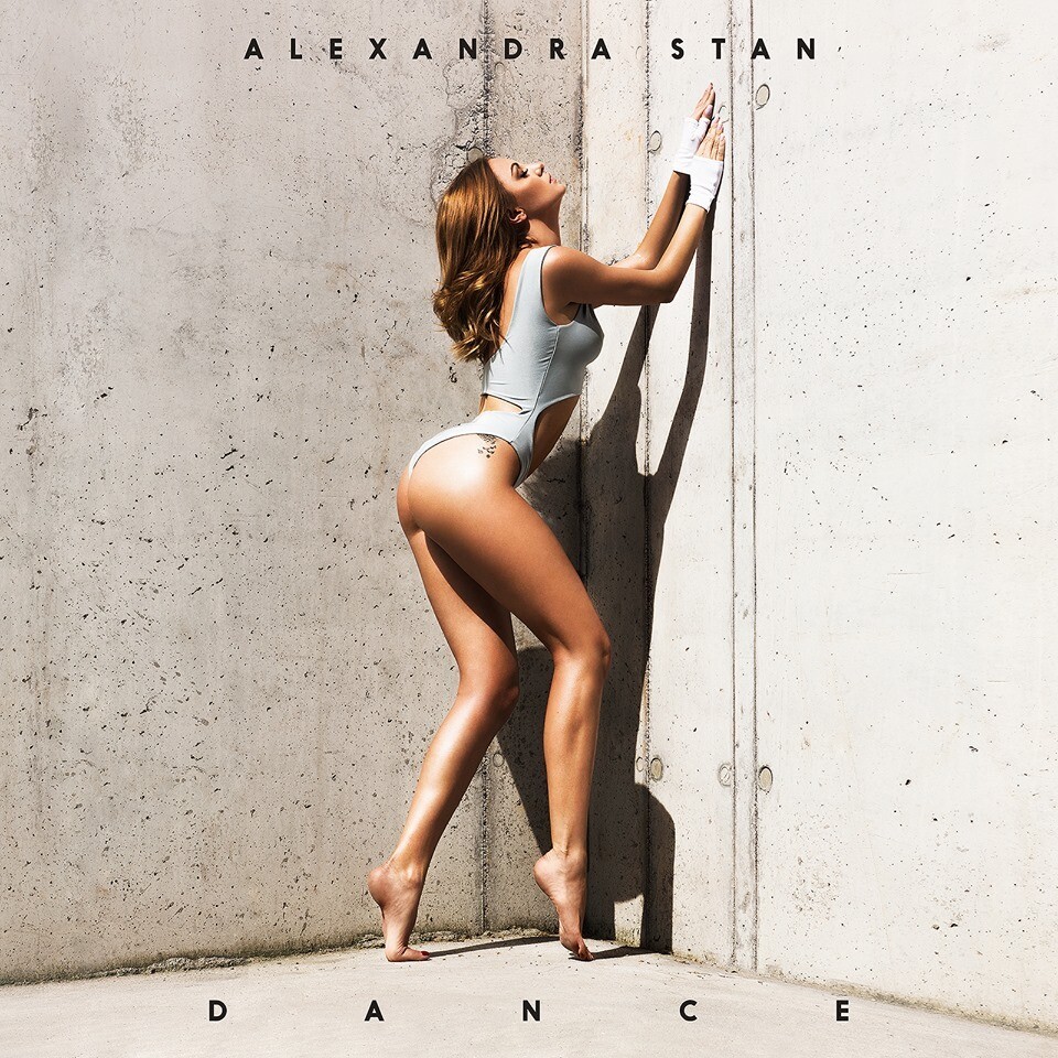 Iflyer アレクサンドラ スタン 新曲 Dance のミュージックビデオ公開 早くも再来日決定