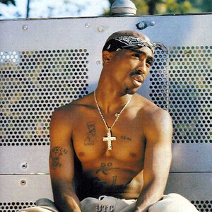 2パック(2Pac 本名:トゥパック・アマル・シャクール(Tupac Amaru Shakur) 1971年6月16日 , 1996年9月13日)は、アメリカ合衆国ヒップホップMC、俳優である。