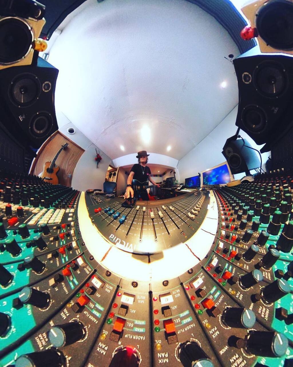 Iflyer サイケデリック トランスの第一人者 Juno Reactor が最新アルバムのフルミックスを公開