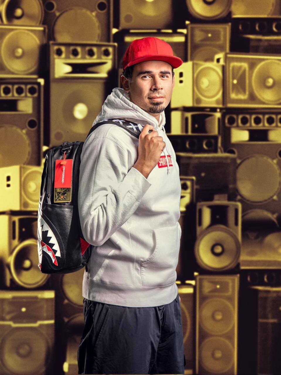 Iflyer Afrojack と Sprayground が ツアー中の Dj に嬉しい機能が満載のバックパック Afrojack Shark Ba Ckpack を発売