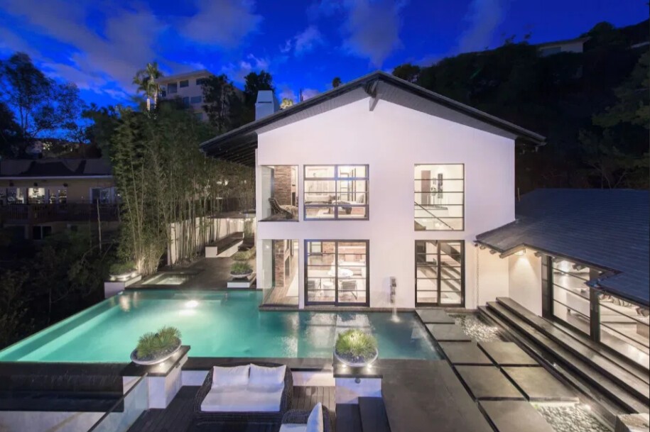 Iflyer Calvin Harris カルビン ハリス ハリウッド ヒルズの豪邸を イギリス人シンガーcharli Xcx チャーリーxcx に 日本円約5 3億円で売却