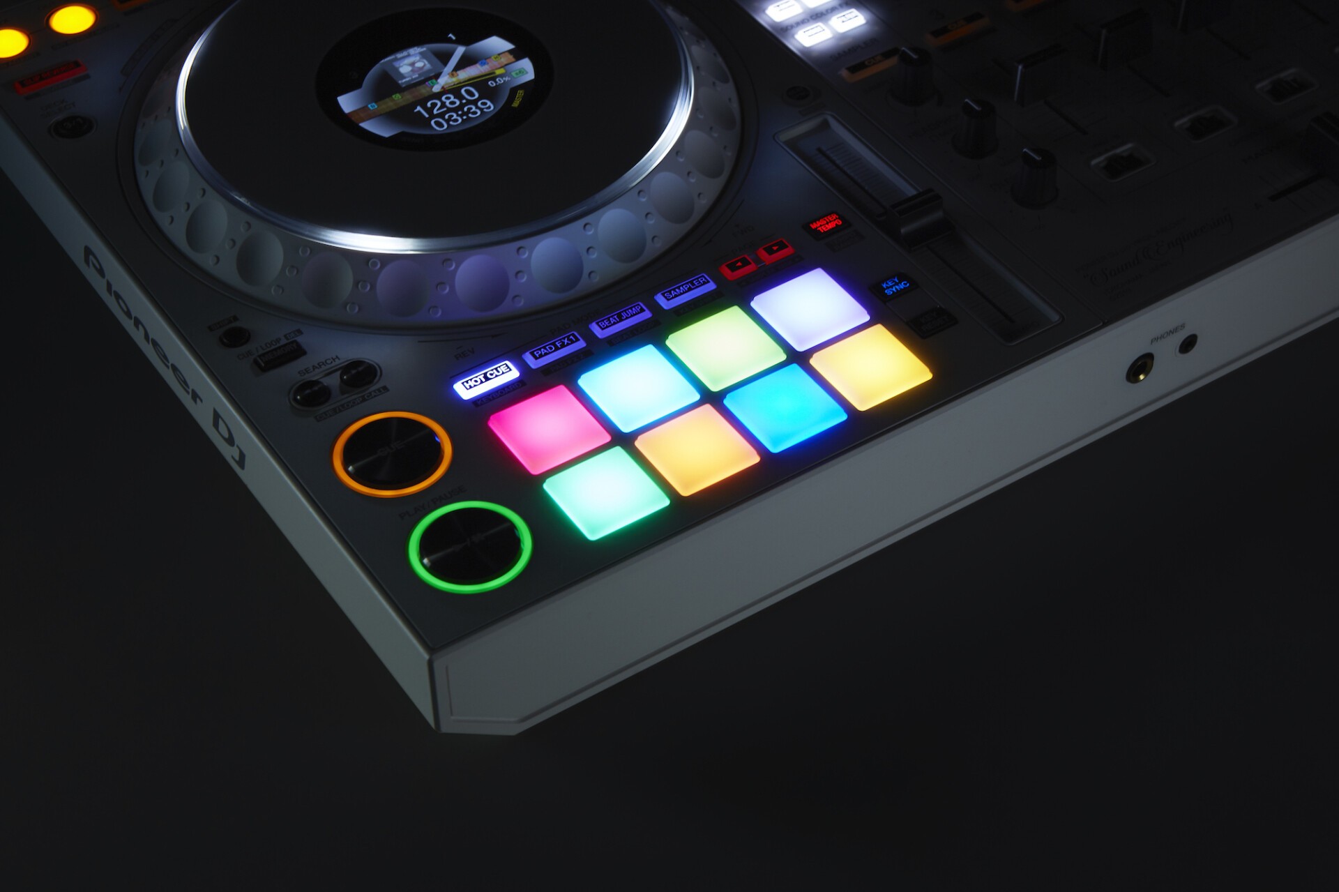 iFLYER: Pioneer DJがアパレルブランド「Off-White™」とコラボ！DJ