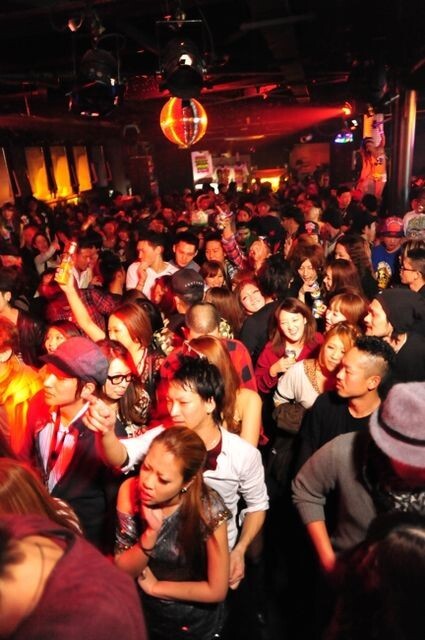 Iflyer Y Town Circus 横浜の金曜日で一番の来客動員数を誇るパーティー Bay Side Yokohama 神奈川県