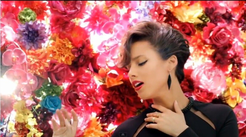 Iflyer Alicia Keys 蜷川実花による Girl On Fire 日本限定ミュージック ビデオが公開