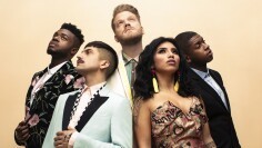 Iflyer Pentatonix ペンタトニックス ホーム 家 にまつわる13もの楽曲をマッシュアップした 究極のおうち賛歌 とそのｍｖを公開 最新ヒット曲カバー満載のep アット ホーム 本日発売