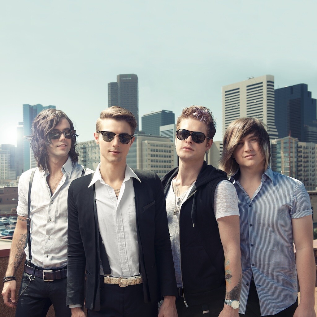 Hot группа. Chelle Rae. Группа hot Chelle. Chel hot. Silverstein канадская группа.