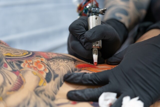 Iflyer 刺青 タトゥーは医師法に反しない装飾的 芸術的なもの であるとの裁判所の判決で 彫り師 タトゥーアーティストは医師免許が不要に