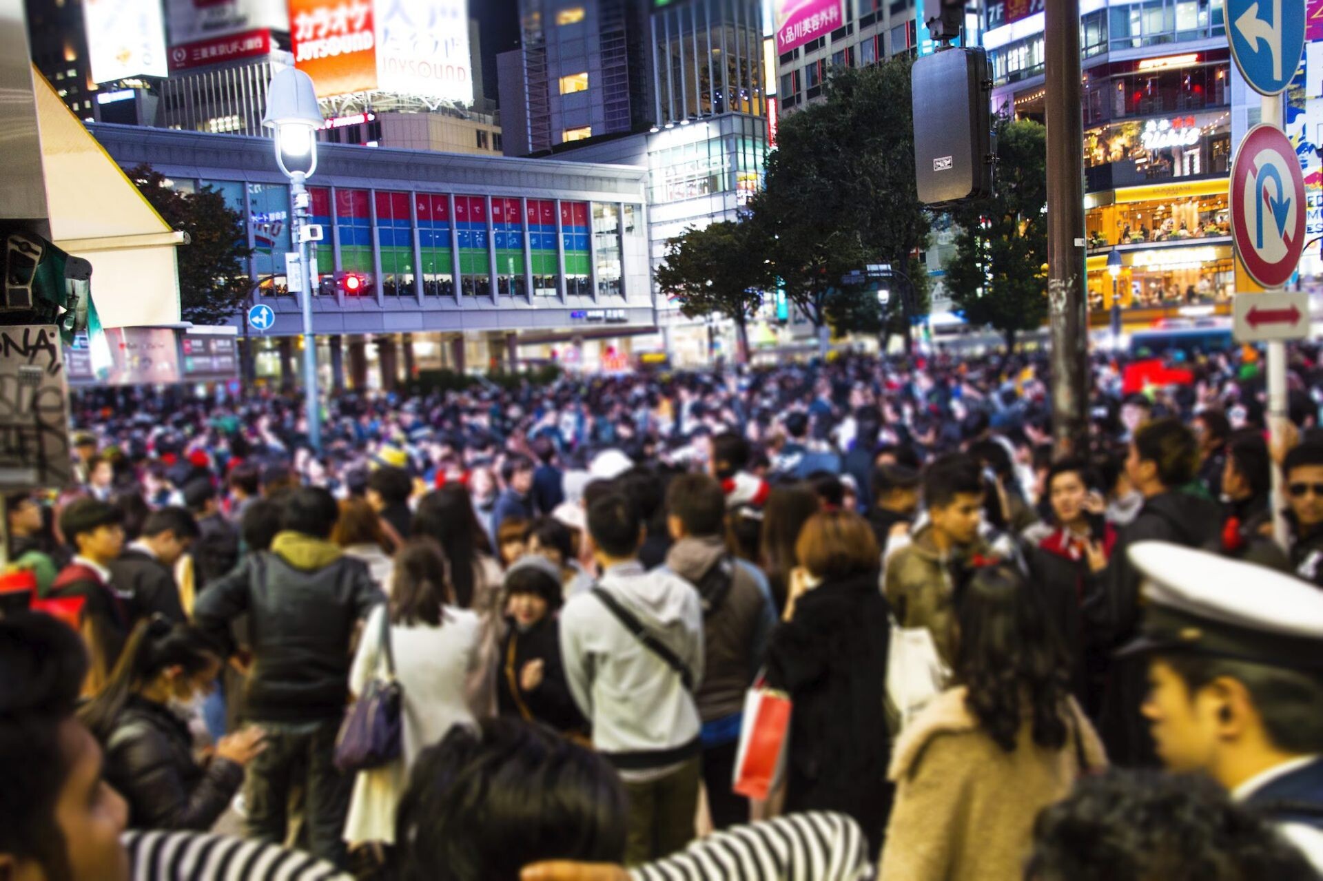 Iflyer 渋谷区 新型コロナウイルス感染拡大防止のため 今年のハロウィーンは渋谷に来ないよう呼びかけ 代わりに仮想空間 バーチャル渋谷 での ハロウィーンイベント開催を検討