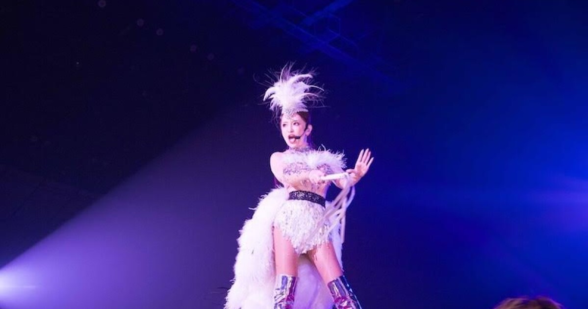 Iflyer 浜崎あゆみ 17年全国60公演を実施するロングツアーを発表