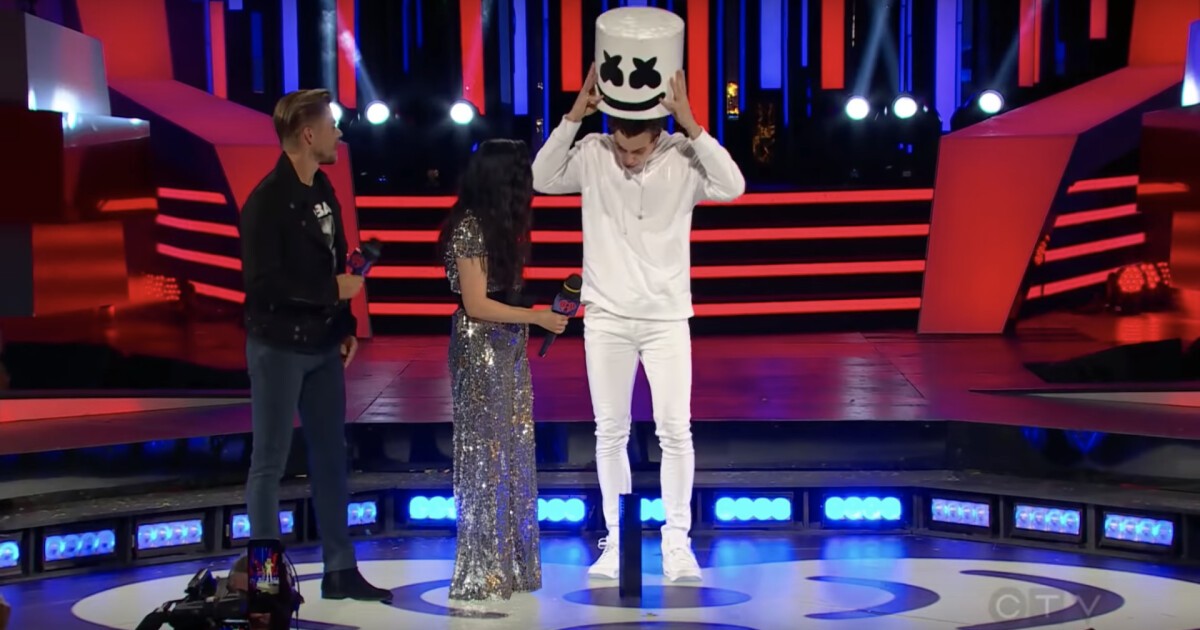 Marshmello が Mmva 授賞式でついにヘルメットを脱ぐ Iflyer