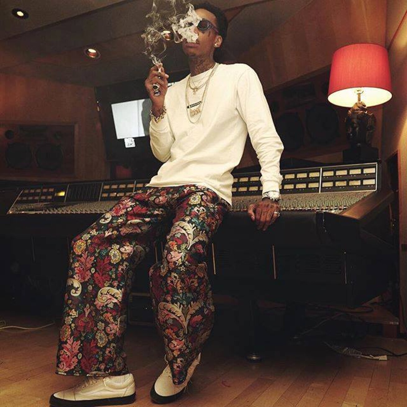 Iflyer 音楽界のファッションアイコンやセレブリティから学ぶ プリントパンツのスタイリング