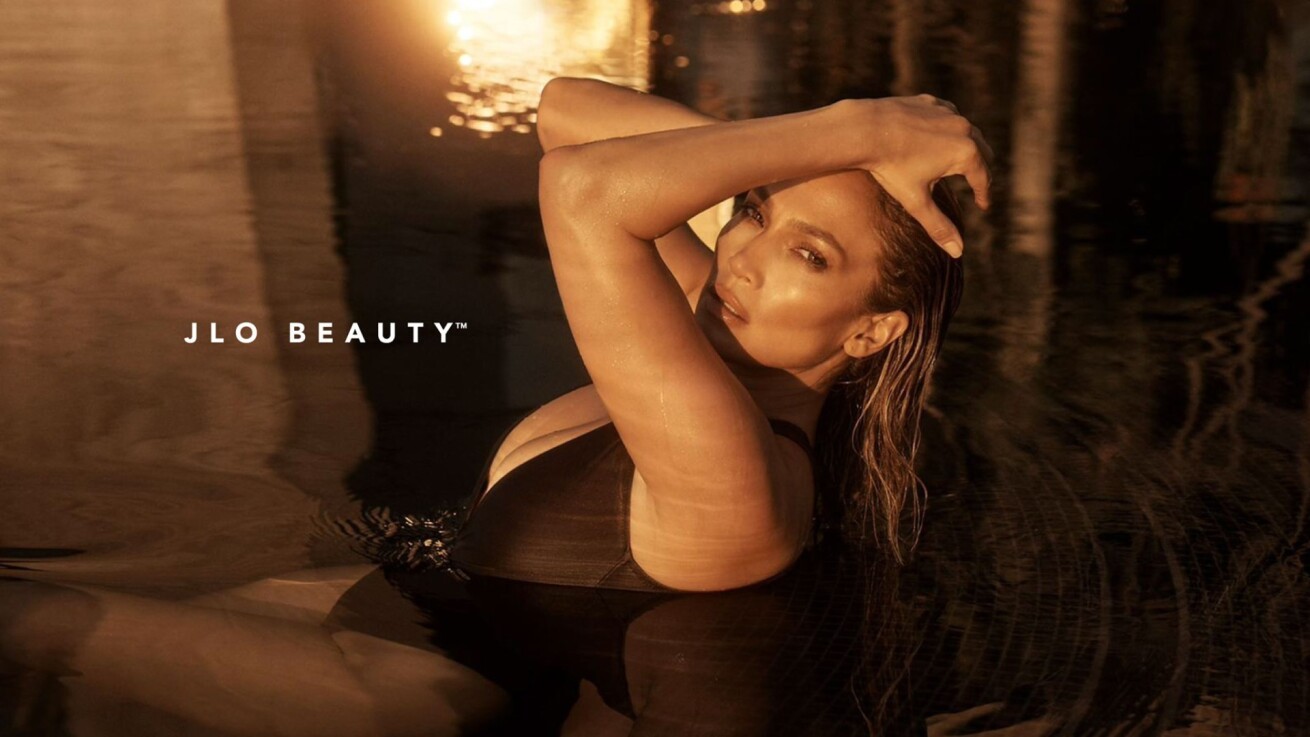 Iflyer Jennifer Lopez ジェニファー ロペス 51歳とは思えない美ボディーを披露 年1月1日には新化粧品 Jlo Beauty をローンチ