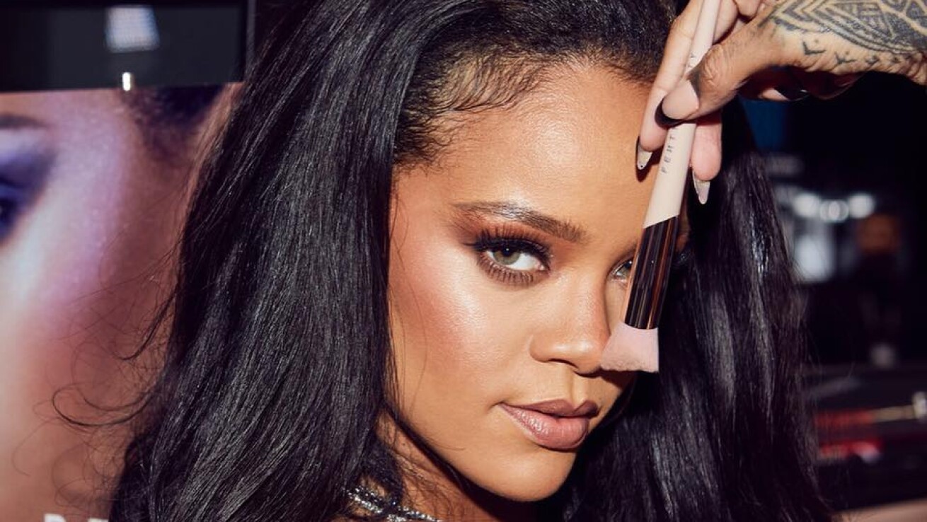 Iflyer Rihanna リアーナ が地球上で一番リッチな女性アーティストに