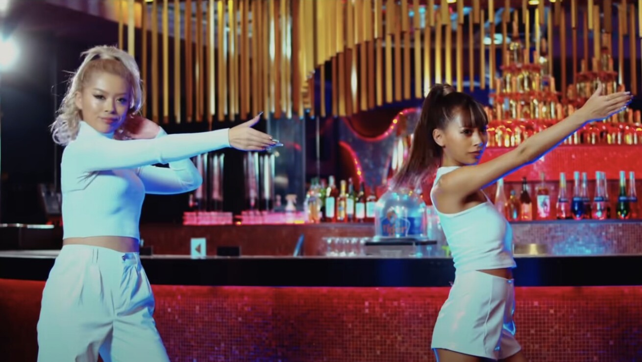 Iflyer パラパラは真顔で という常識 実は誤解で広まった 令和のeggギャルが本気でパラパラショーに挑戦